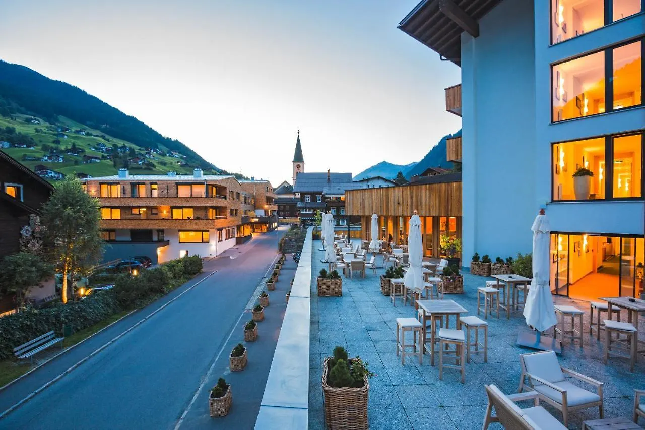 5 Empfehlenswerte Resorts nahe dem Lifinar Lift in Partenen